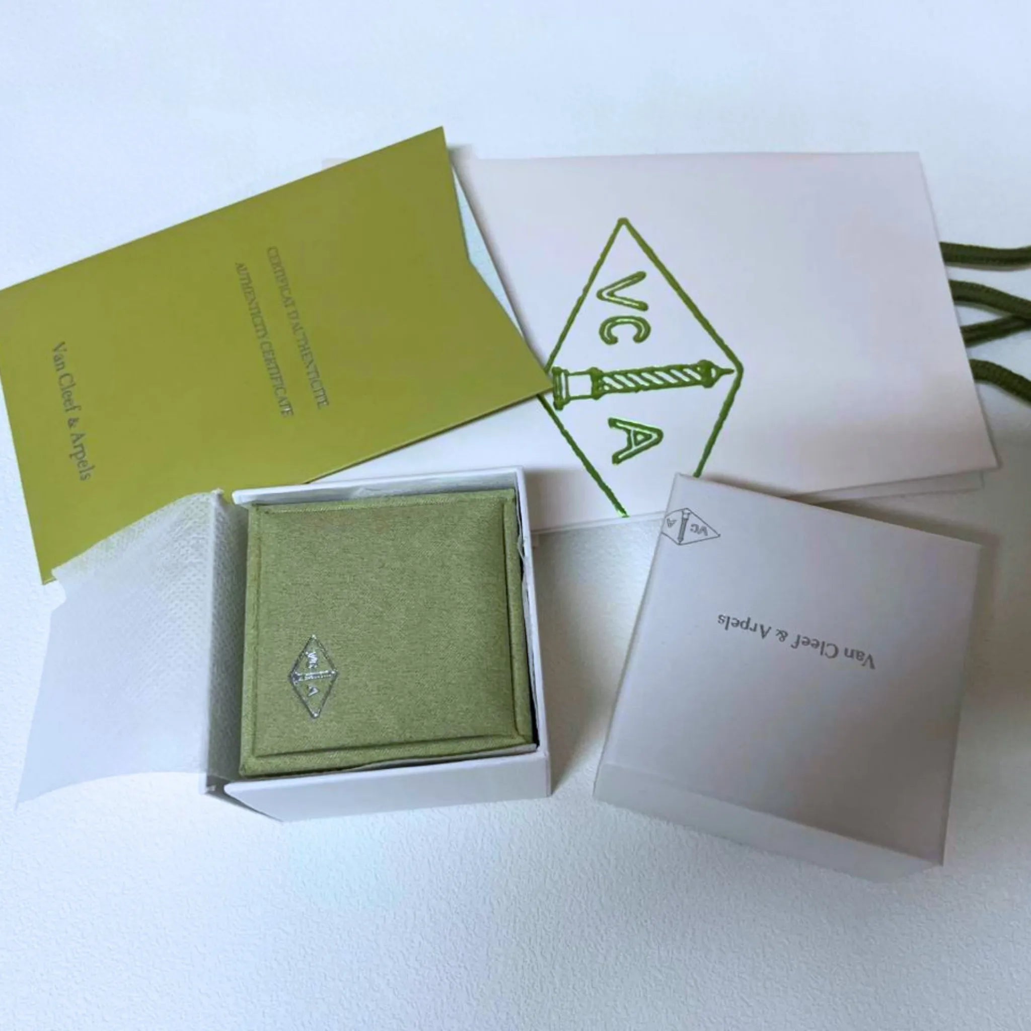 Van Cleef & Arpels Green Suede Ring Jewellery Box & Presentation Case – Authentic, Box Only