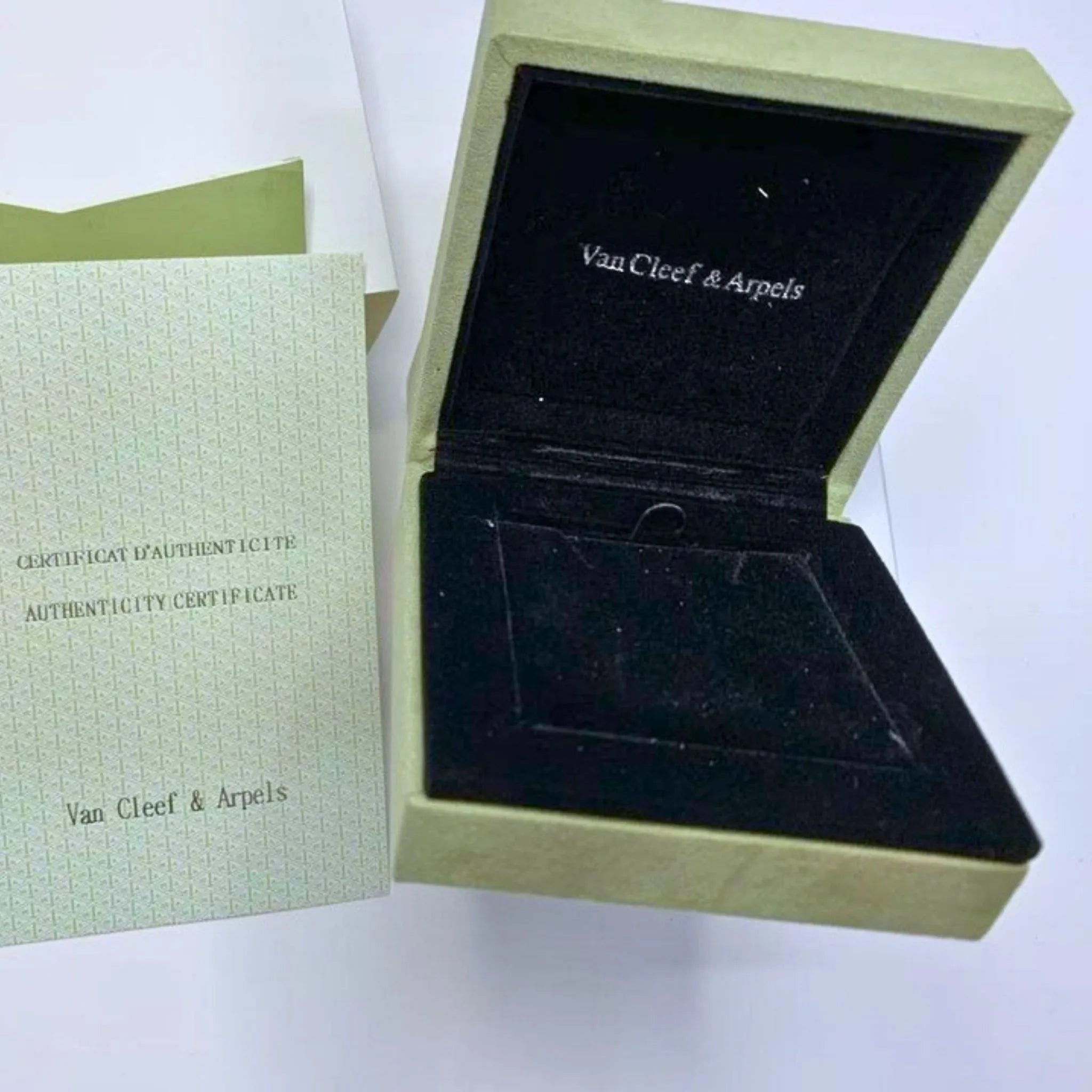 Van Cleef & Arpels Green Suede Pendant Necklace Jewellery Box & Presentation Case – Authentic, Box Only