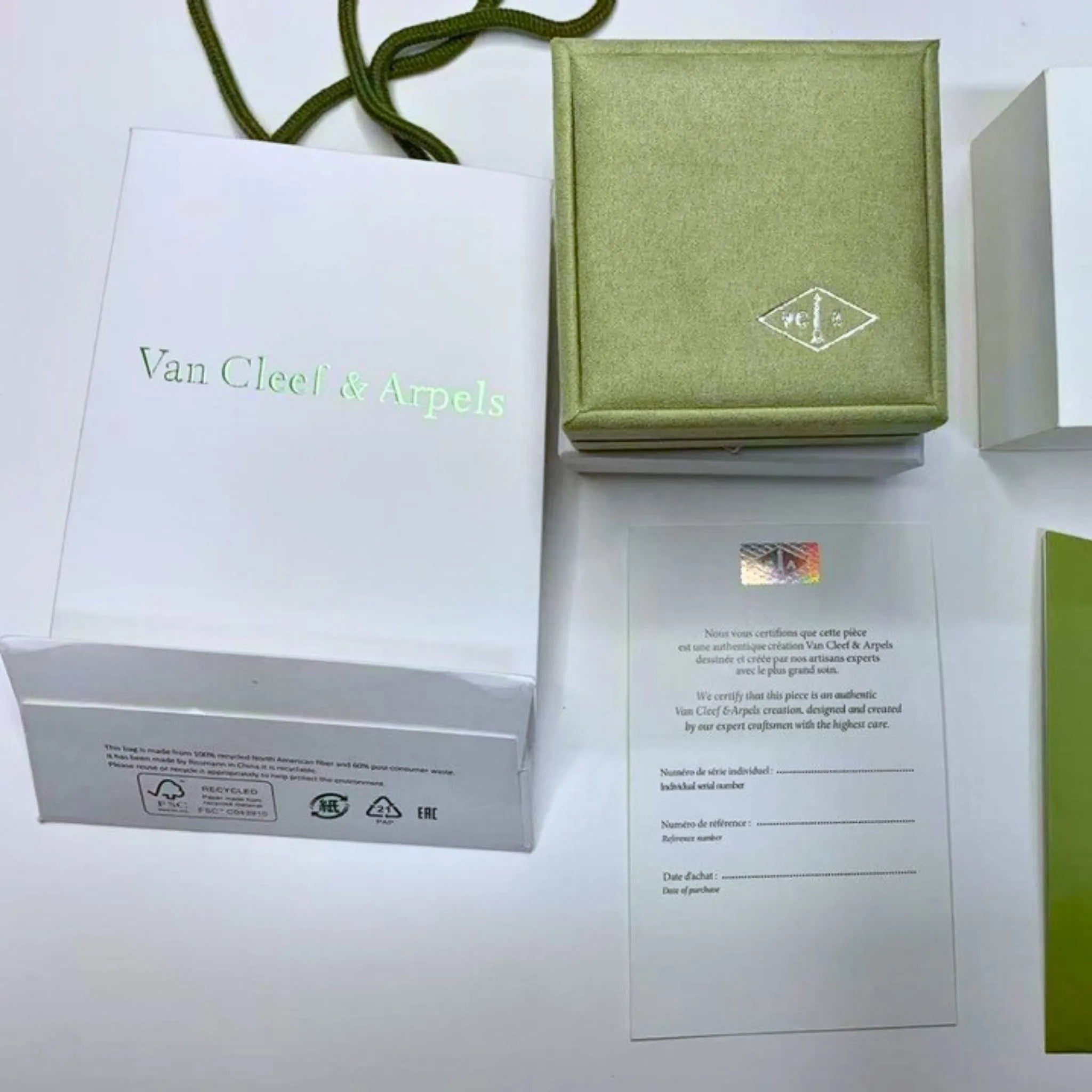 Van Cleef & Arpels Green Suede Pendant Necklace Jewellery Box & Presentation Case – Authentic, Box Only