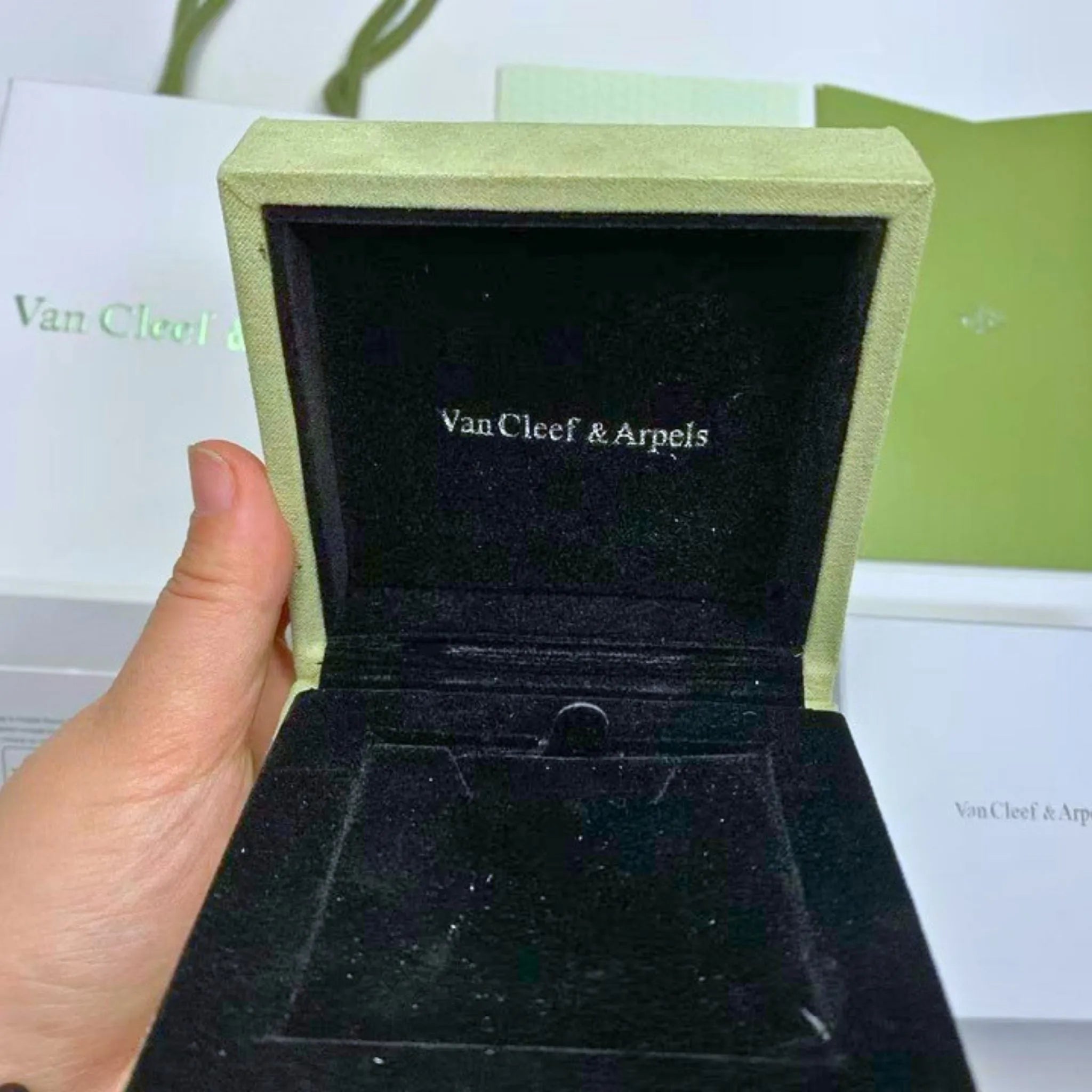 Van Cleef & Arpels Green Suede Pendant Necklace Jewellery Box & Presentation Case – Authentic, Box Only