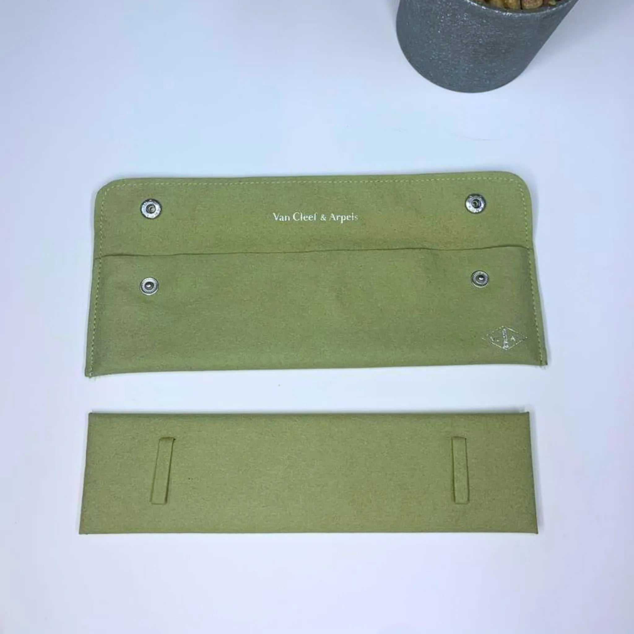 Van Cleef & Arpels Green Suede Necklace Holder Travel Pouch – Authentic, Box Only