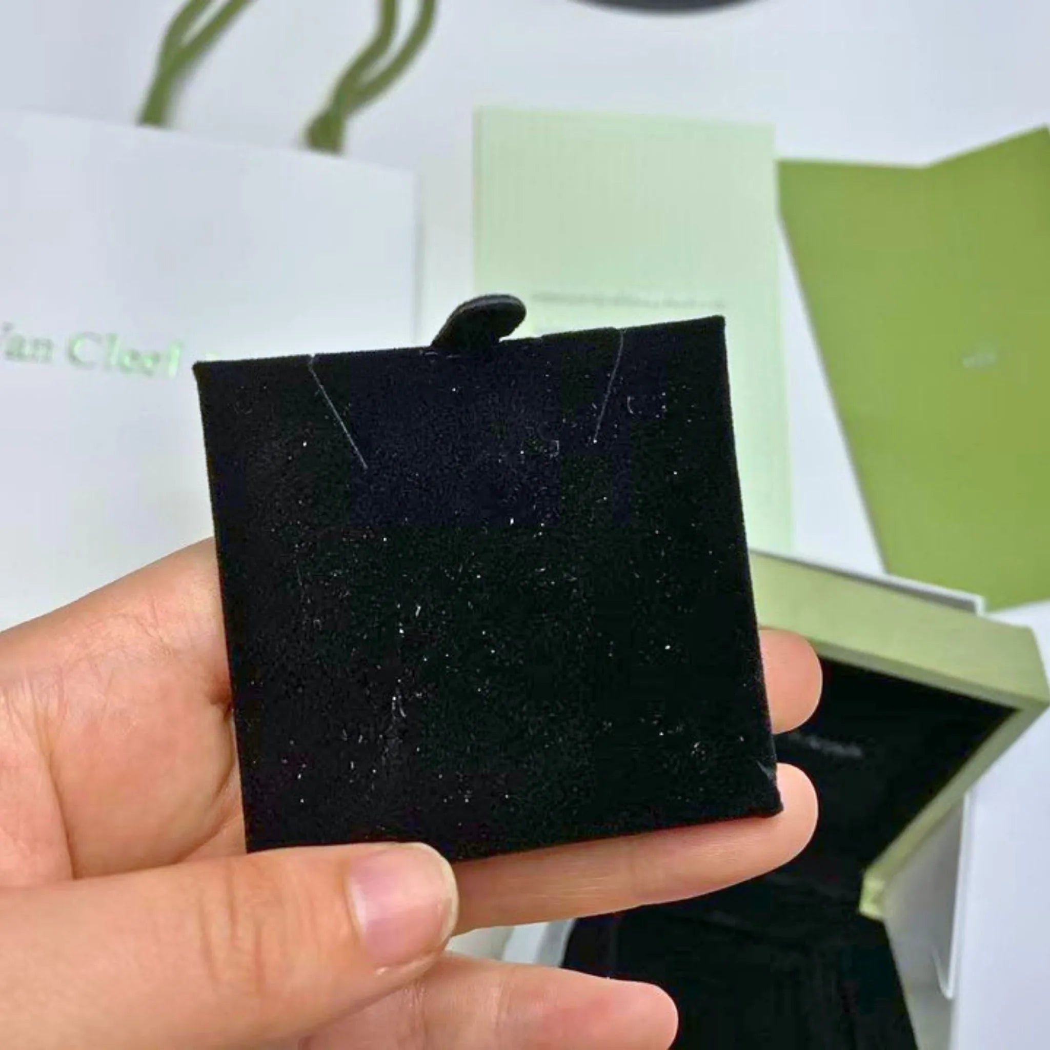 Van Cleef & Arpels Green Suede Pendant Necklace Jewellery Box & Presentation Case – Authentic, Box Only