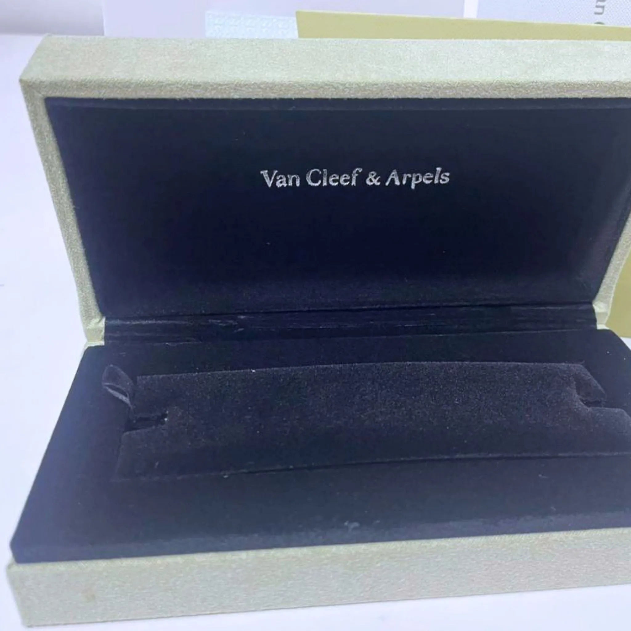 Van Cleef & Arpels Bracelet Jewellery Box Set – Authentic, Box Only