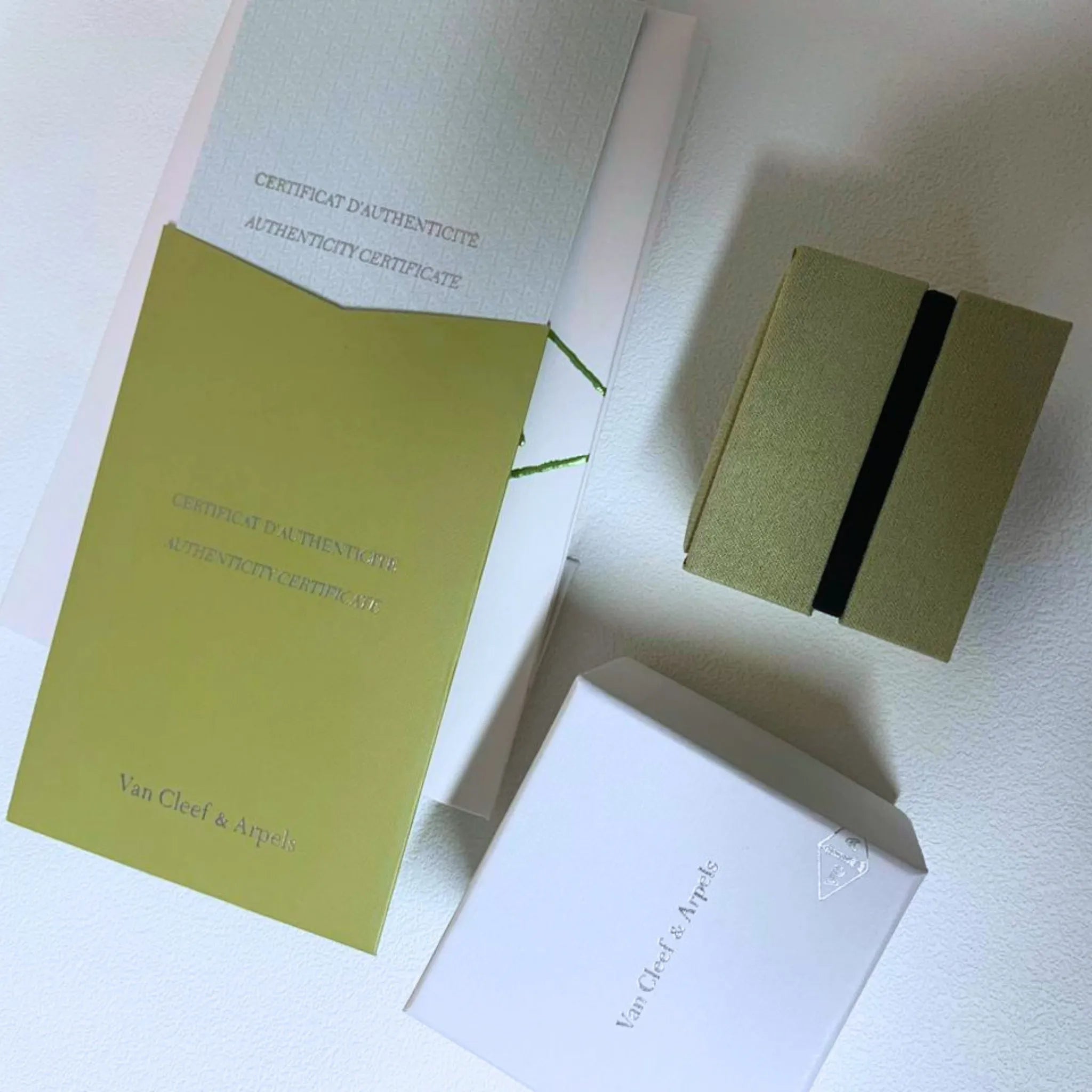 Van Cleef & Arpels Green Suede Ring Jewellery Box & Presentation Case – Authentic, Box Only