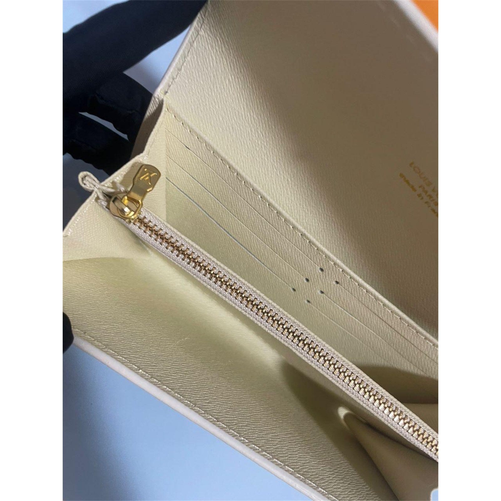 Louis Vuitton Portefeuille Sarah Long Wallet Damier Azur White – Authentic Pre-Owned