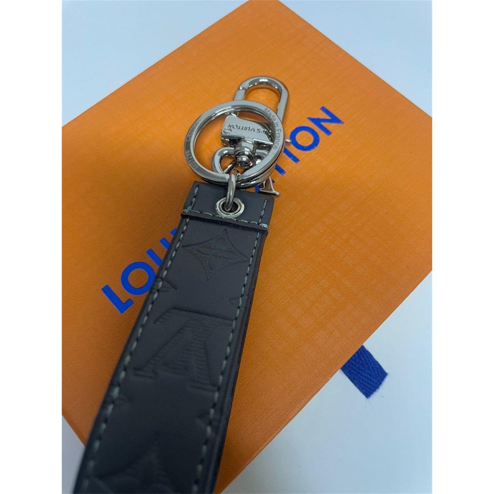Louis Vuitton Black Silver Monogram Dragonne Key Holder Leather Keychain – Authentic Pre-Owned
