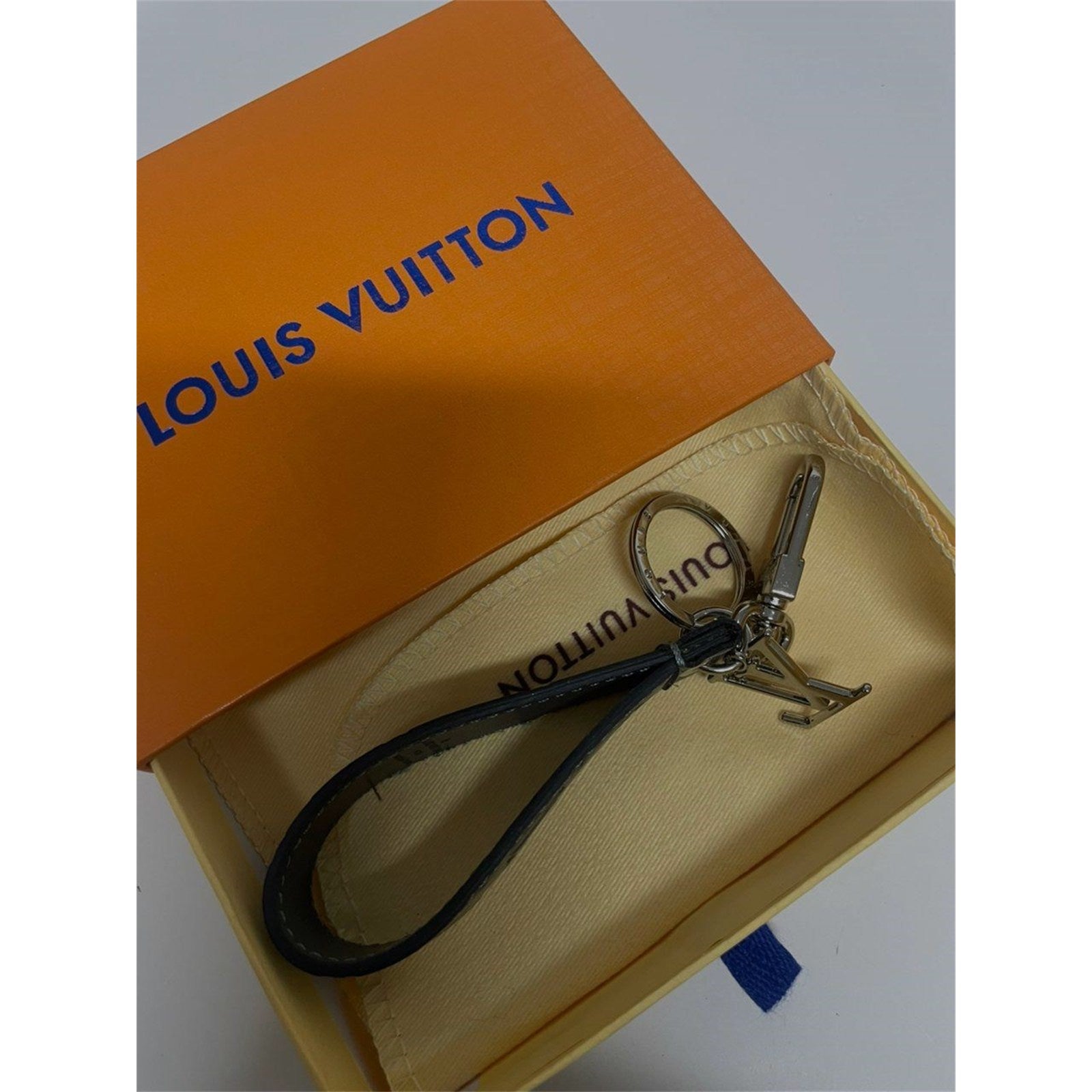 Louis Vuitton Black Silver Monogram Dragonne Key Holder Leather Keychain – Authentic Pre-Owned