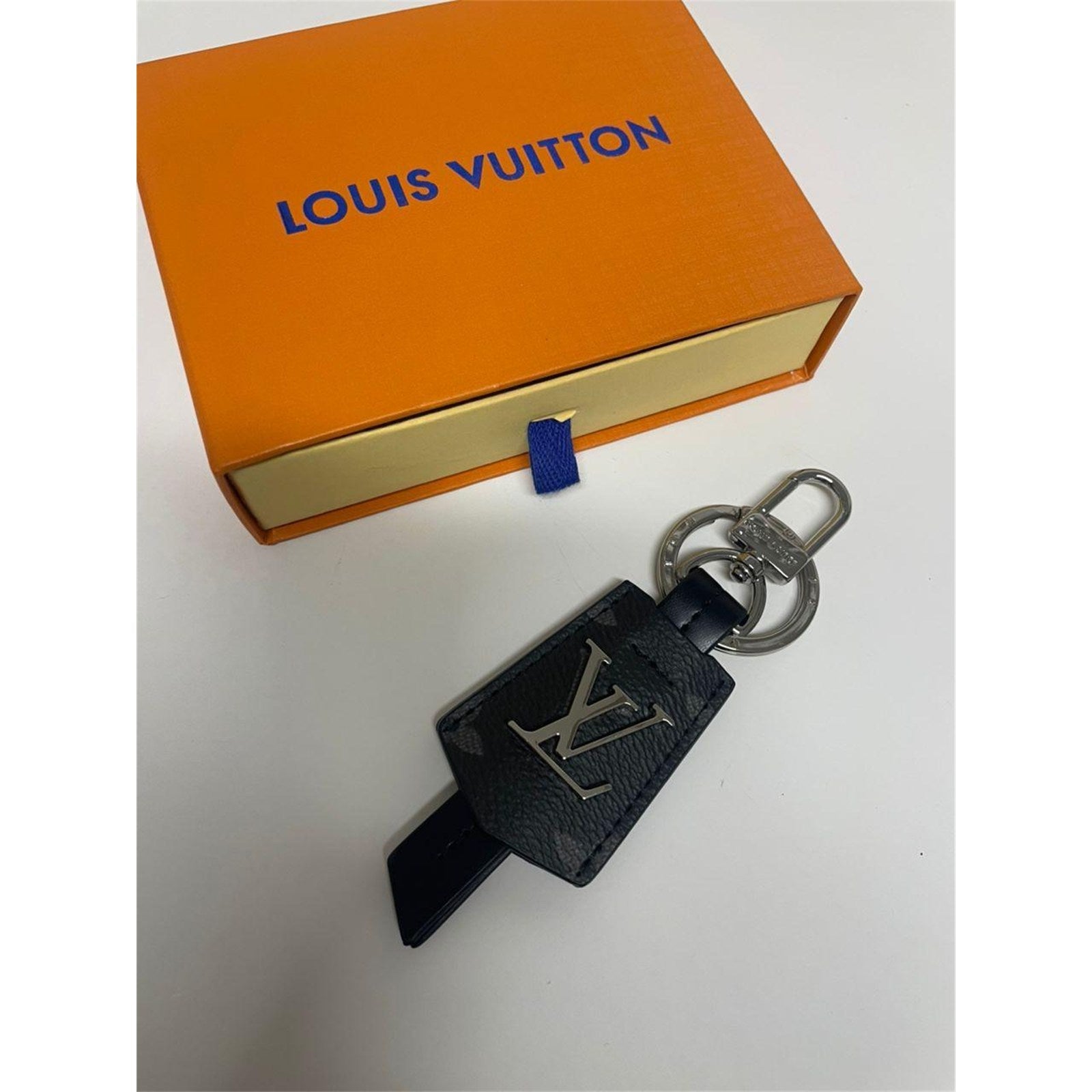 Louis Vuitton Vintage Black Leather Key Ring Keychain – Authentic Pre-Owned