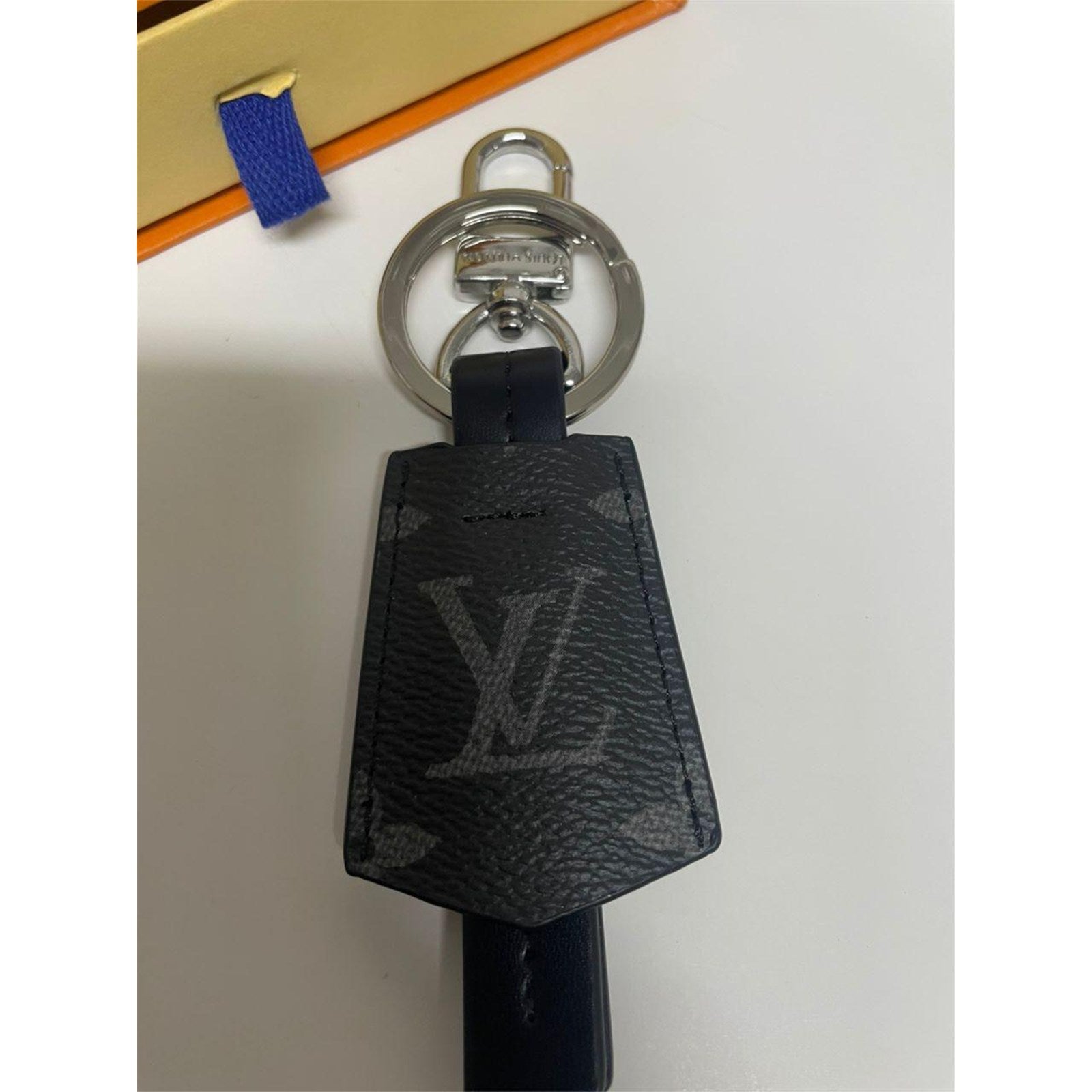 Louis Vuitton Vintage Black Leather Key Ring Keychain – Authentic Pre-Owned