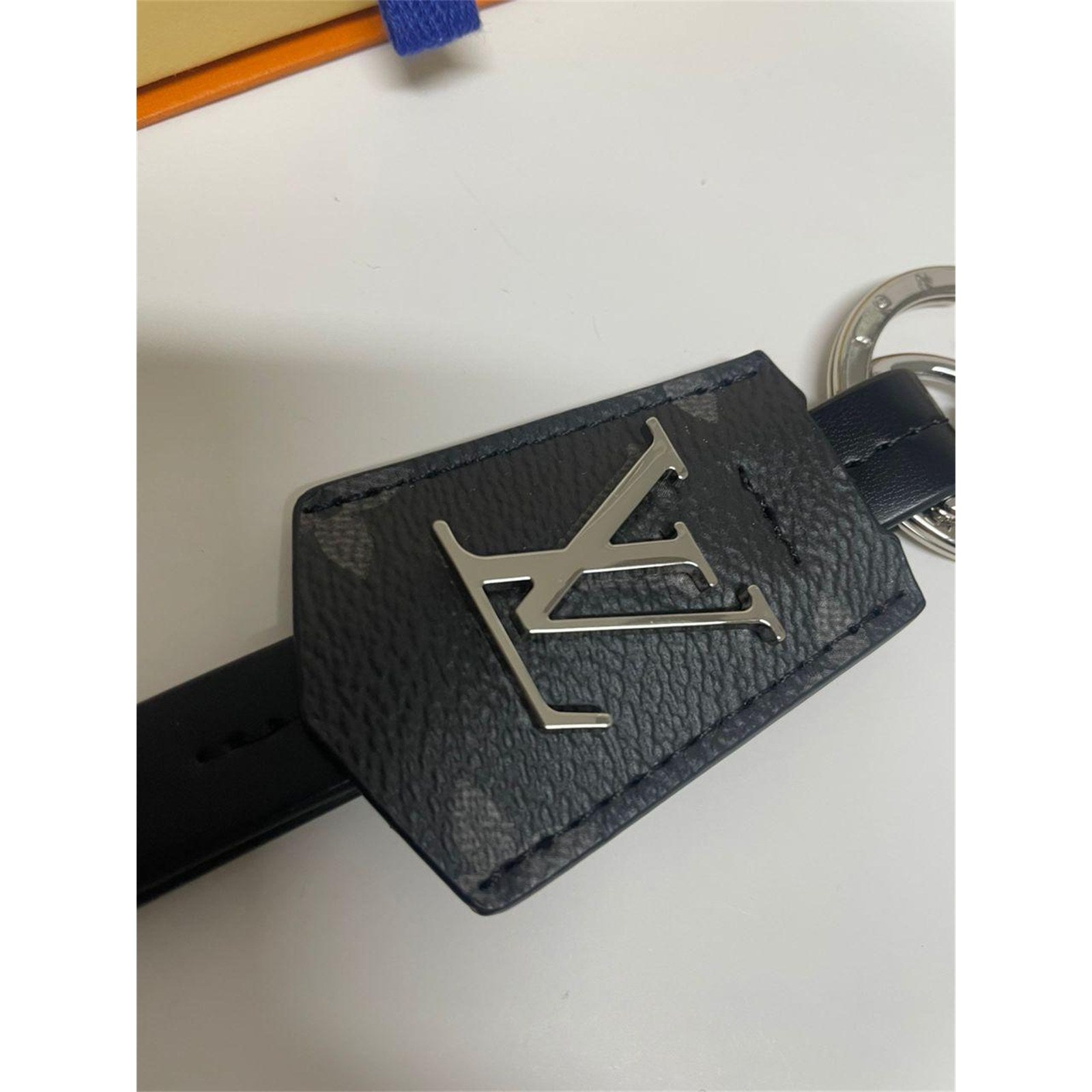 Louis Vuitton Vintage Black Leather Key Ring Keychain – Authentic Pre-Owned