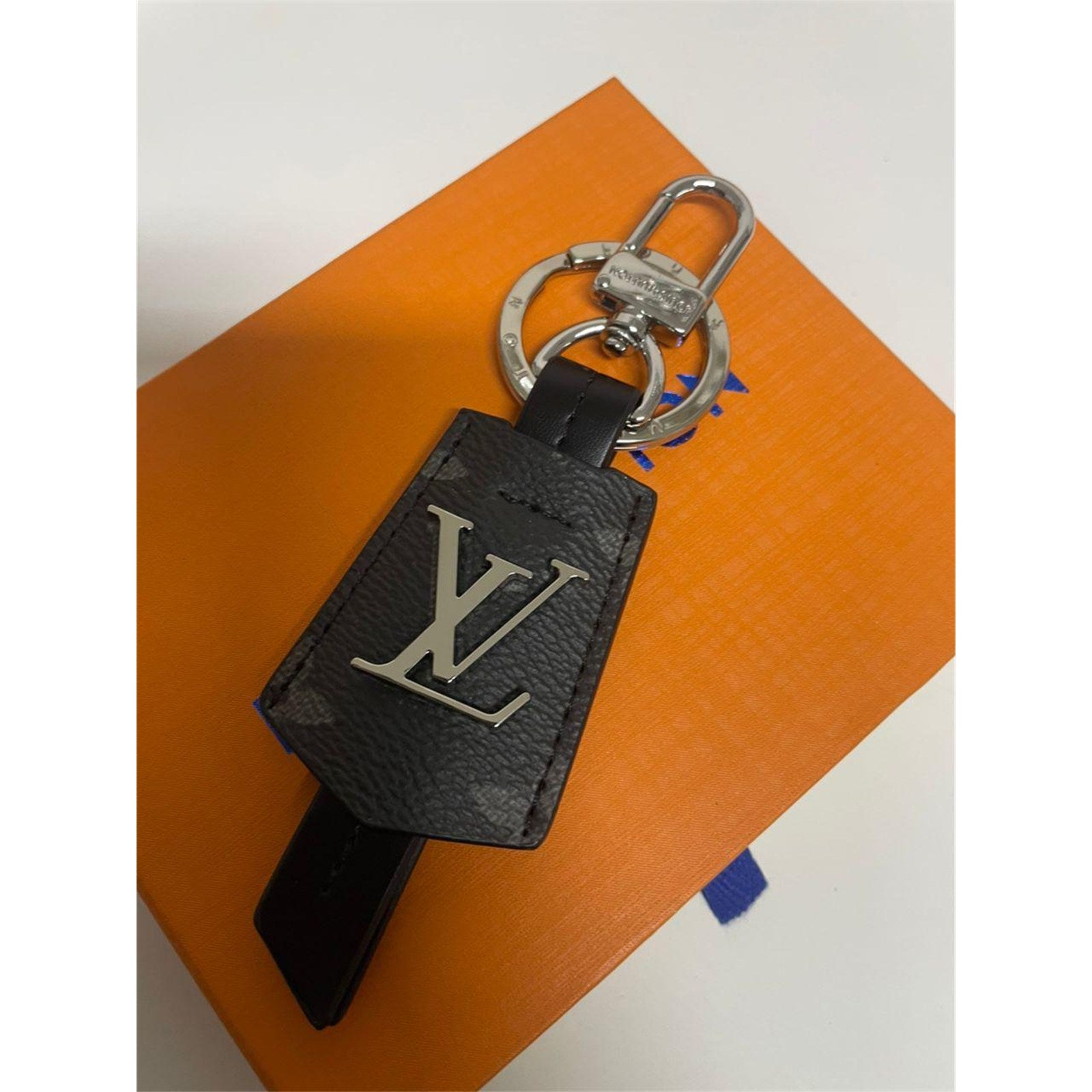 Louis Vuitton Vintage Black Leather Key Ring Keychain – Authentic Pre-Owned