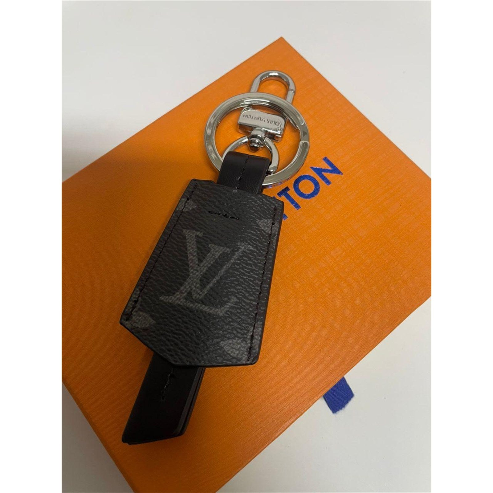 Louis Vuitton Vintage Black Leather Key Ring Keychain – Authentic Pre-Owned