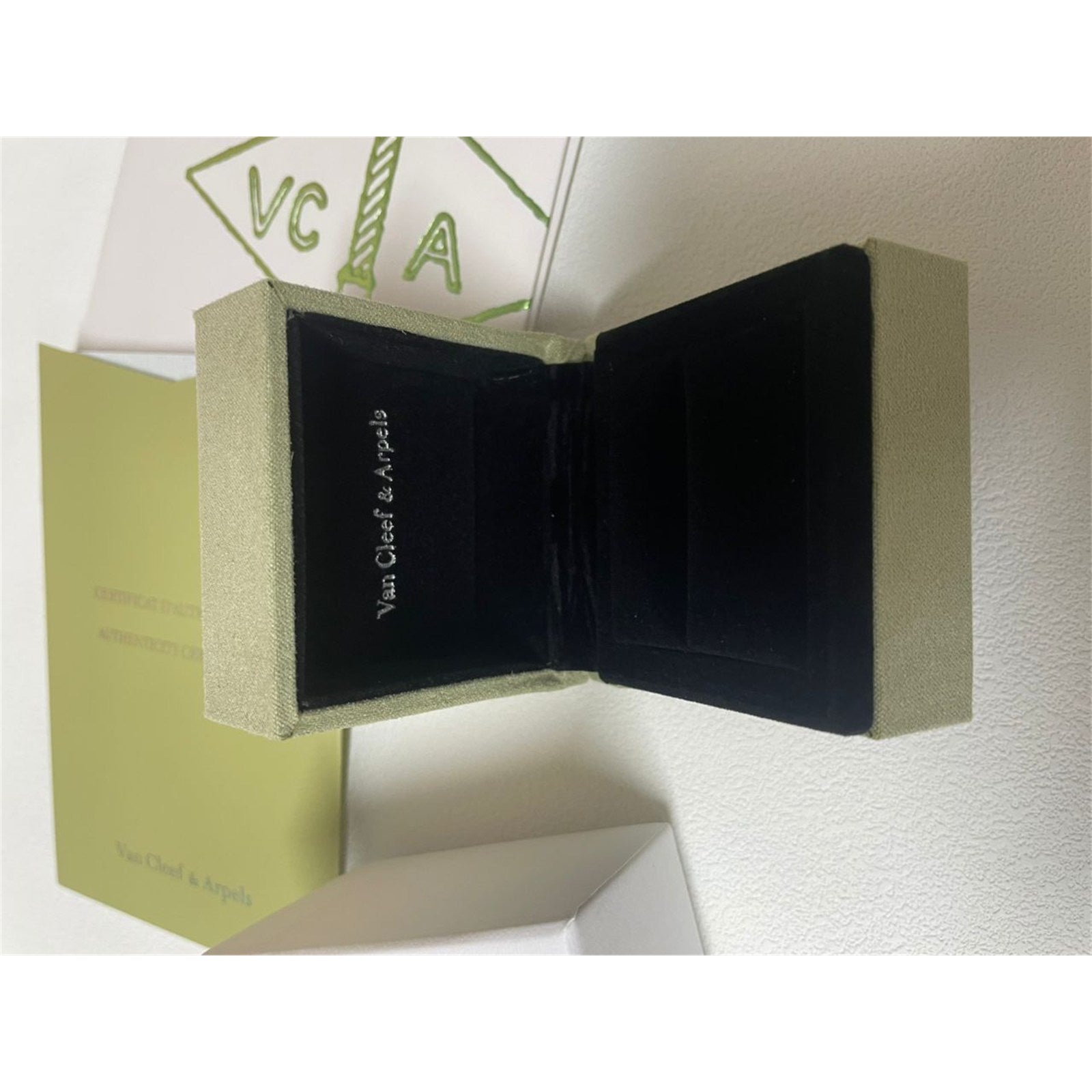 Van Cleef & Arpels Green Suede Ring Case Gift Box Set – Authentic, Box Only