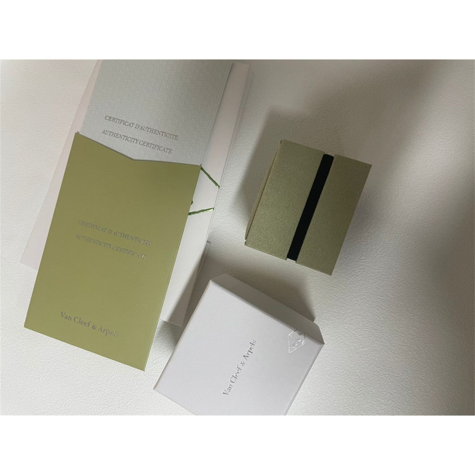 Van Cleef & Arpels Green Suede Ring Case Gift Box Set – Authentic, Box Only
