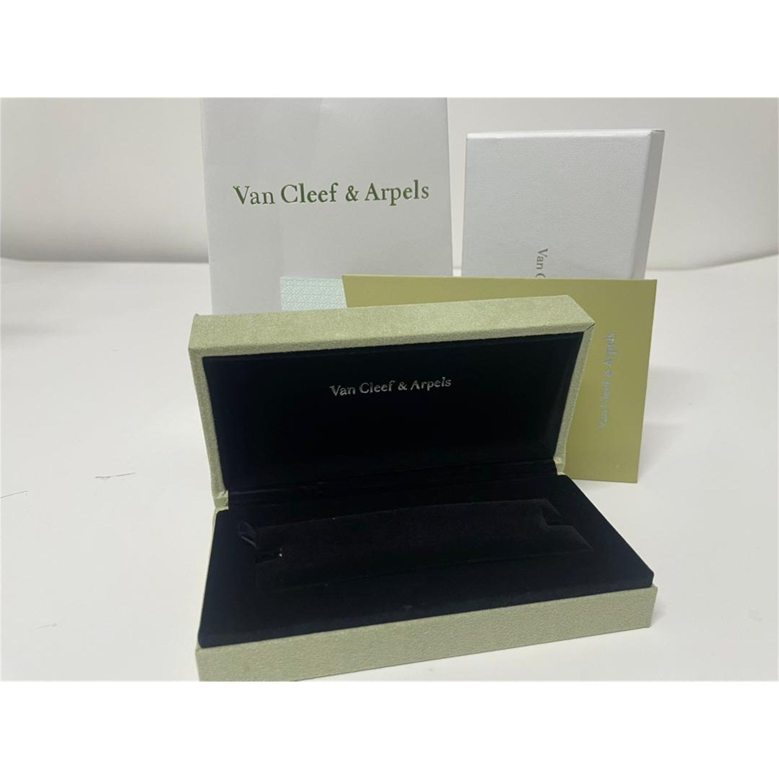 Van Cleef & Arpels Bracelet Jewellery Box Set – Authentic, Box Only