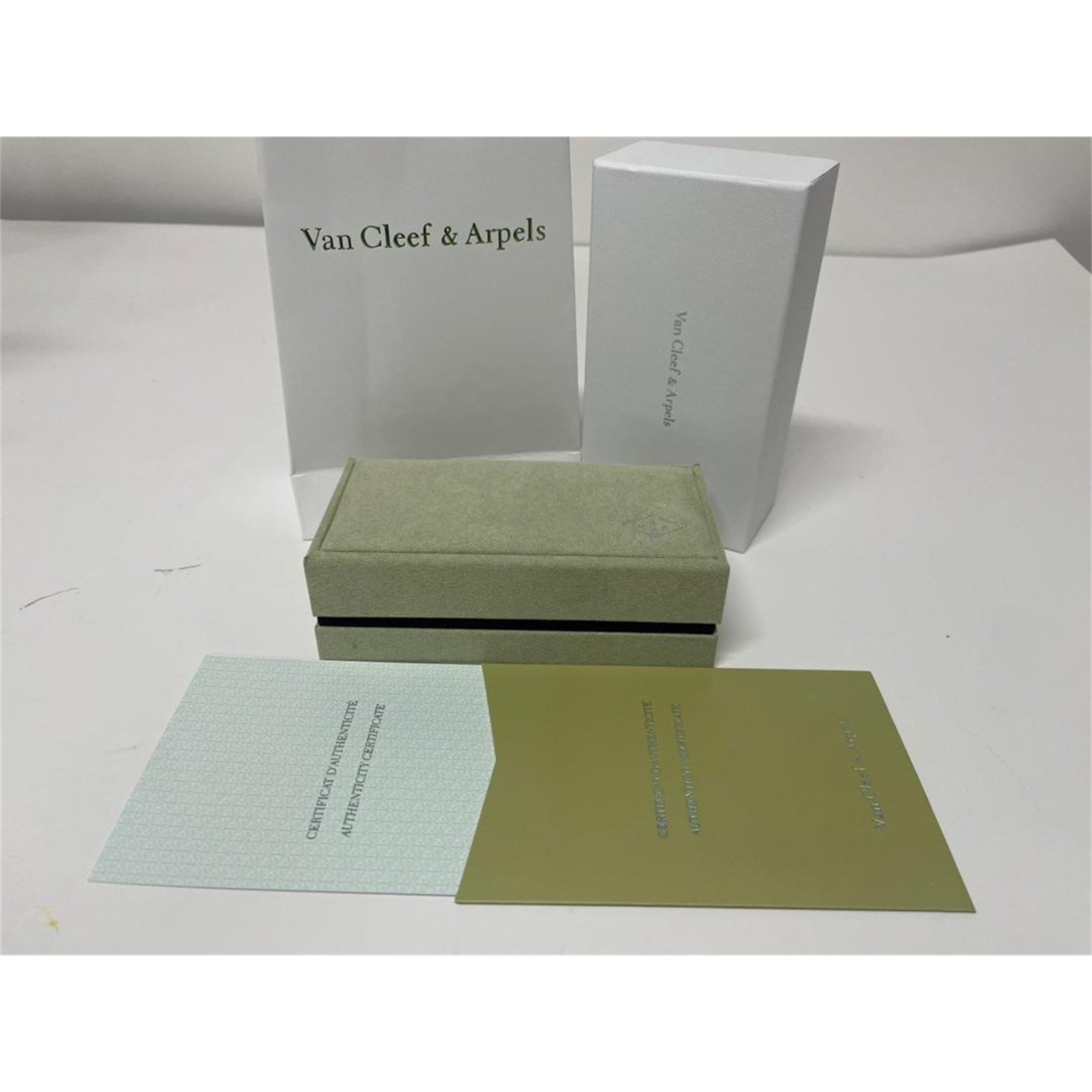 Van Cleef & Arpels Bracelet Jewellery Box Set – Authentic, Box Only