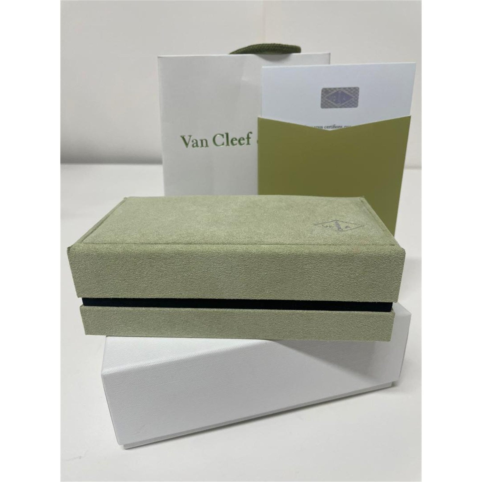 Van Cleef & Arpels Bracelet Jewellery Box Set – Authentic, Box Only