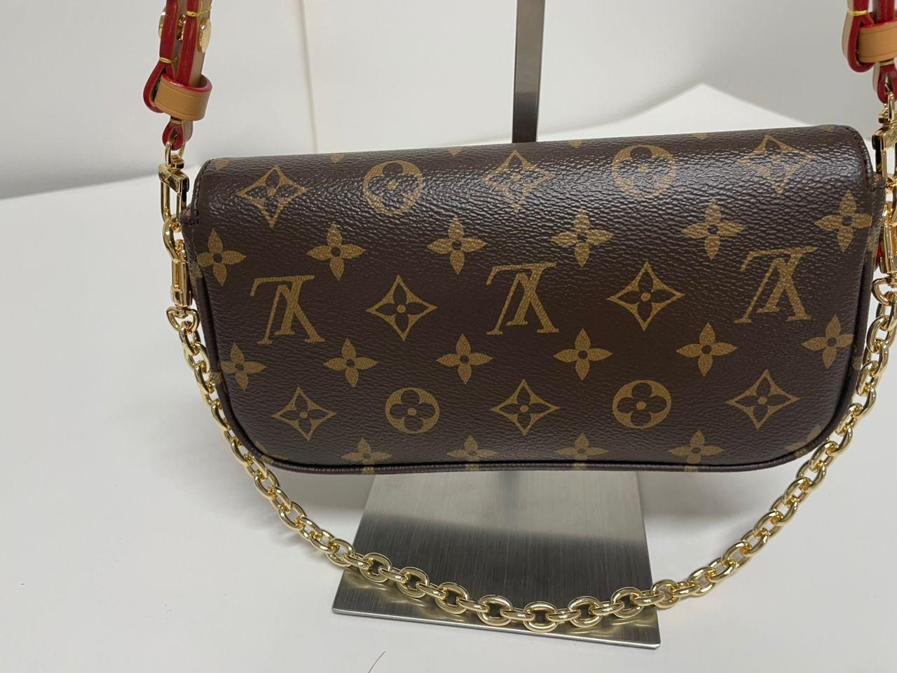Louis Vuitton Ivy Wallet On Chain Monogram Canvas Shoulder Bag