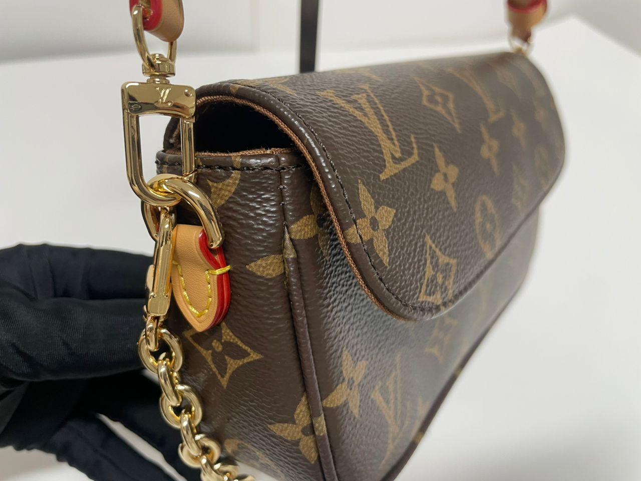 Louis Vuitton Ivy Wallet On Chain Monogram Canvas Shoulder Bag