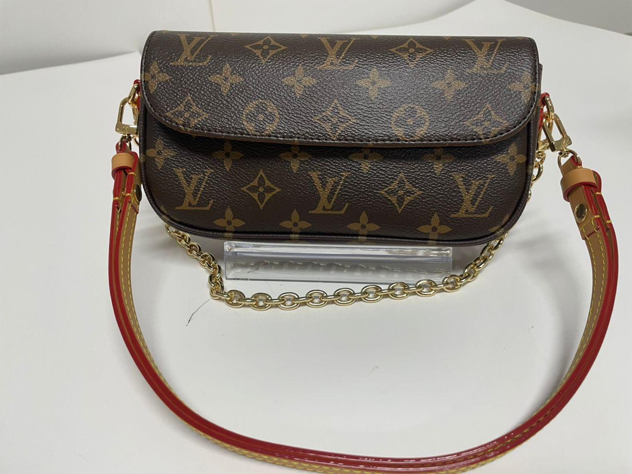 Louis Vuitton Ivy Wallet On Chain Monogram Canvas Shoulder Bag