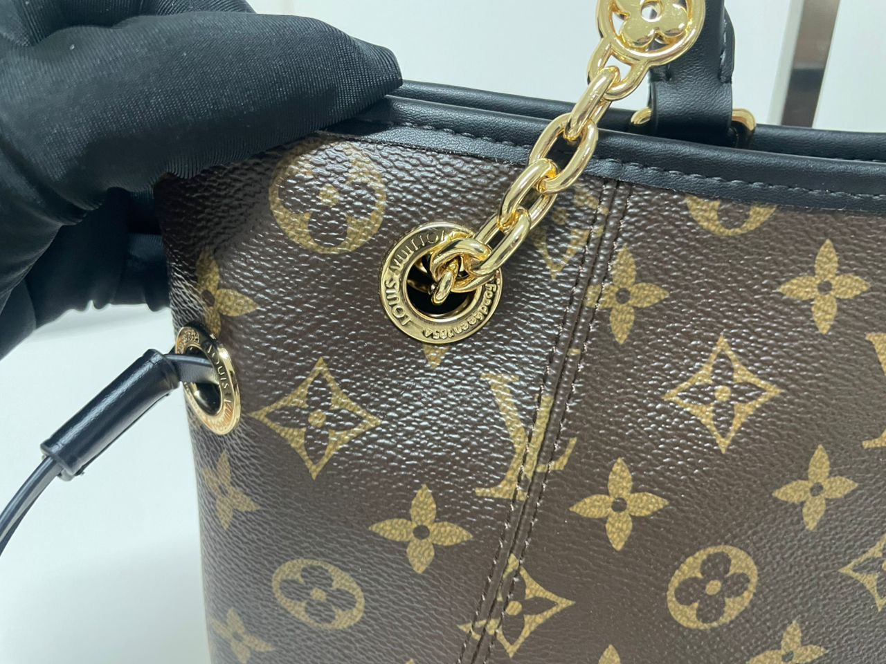 Louis Vuitton Suresnes MM Monogram Canvas Brown Shoulder Bag