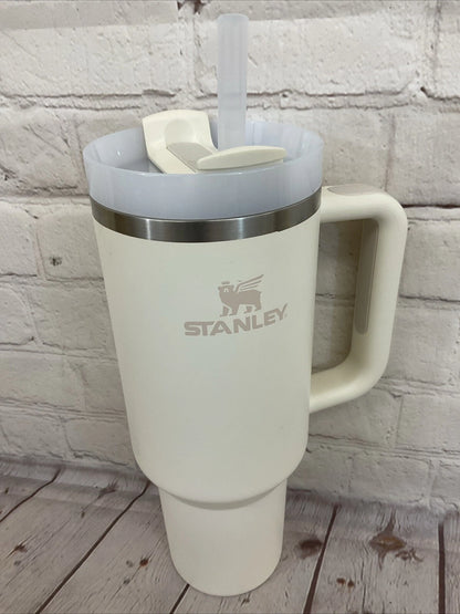 Stanley Quencher H2.0 FlowState Tumbler with Handle & Straw – 40 oz – Cream