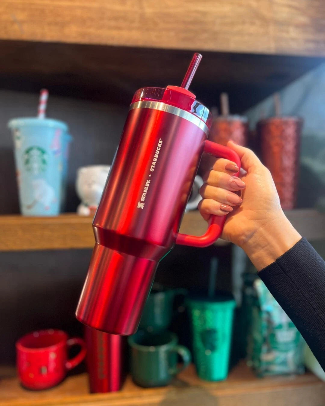 Stanley X Starbucks Limited Holiday Red Quencher Tumbler Flowstate H2.0 40oz NWT
